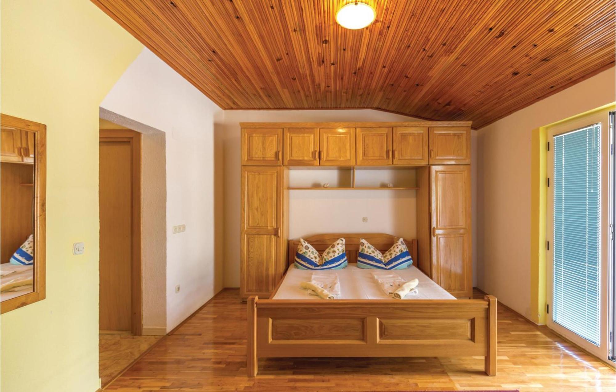 Nice Apartment In Makarska With House Sea View Exterior photo