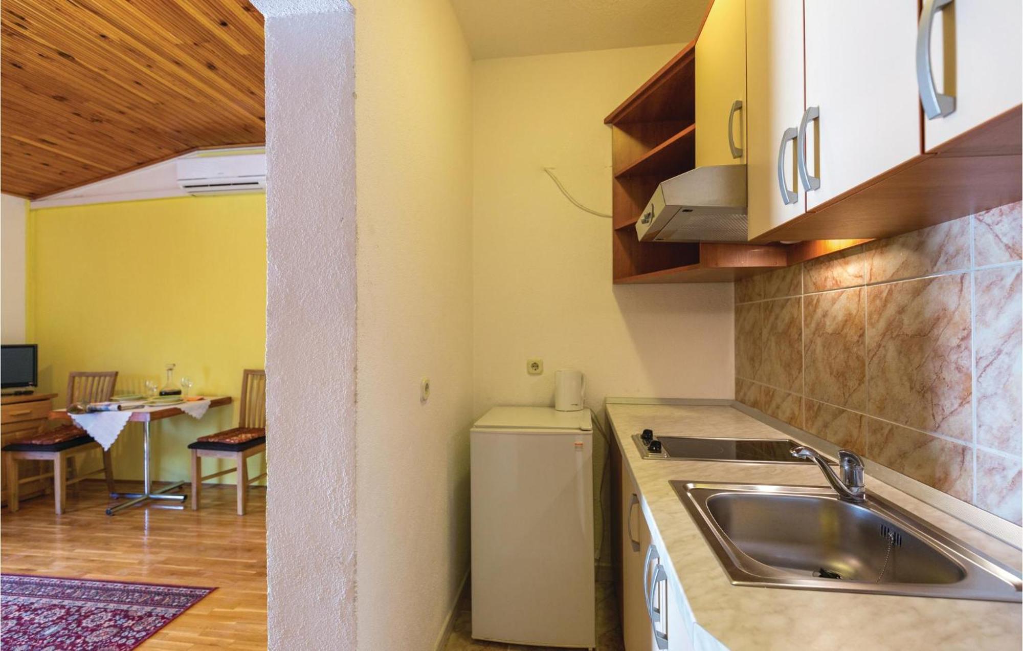 Nice Apartment In Makarska With House Sea View Exterior photo